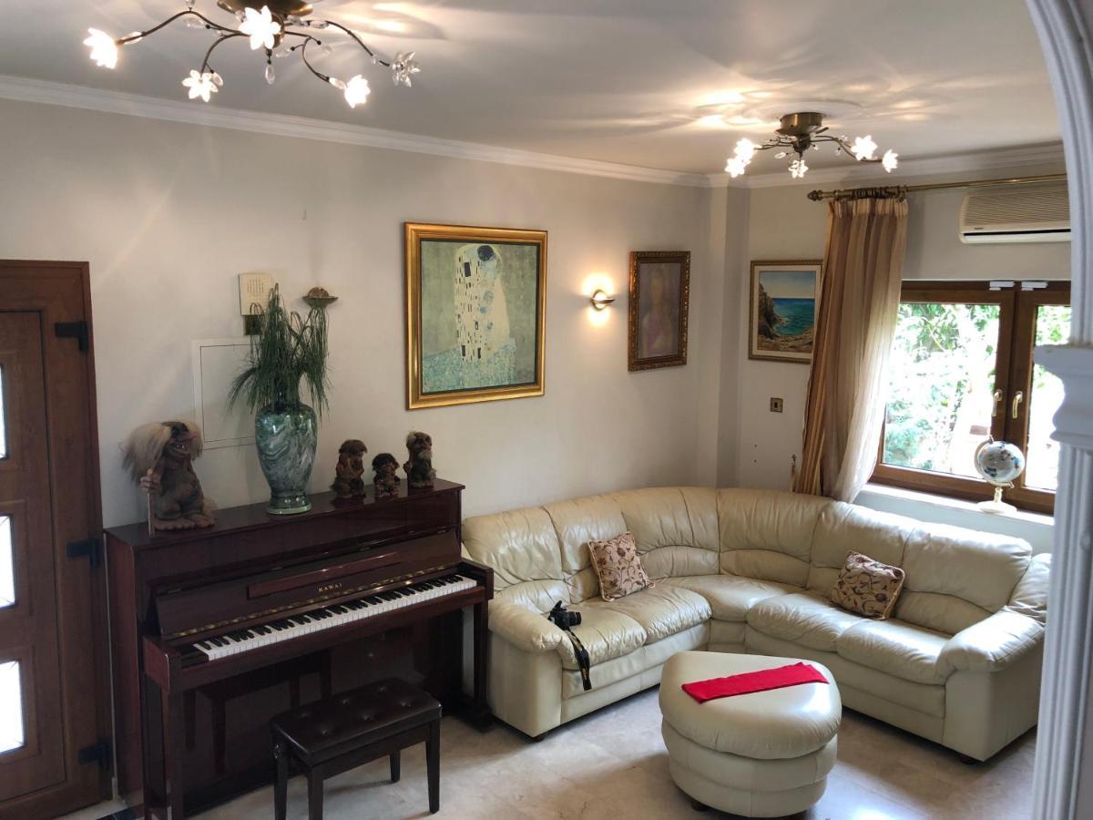 Villa Natalia 아이아 나파 외부 사진